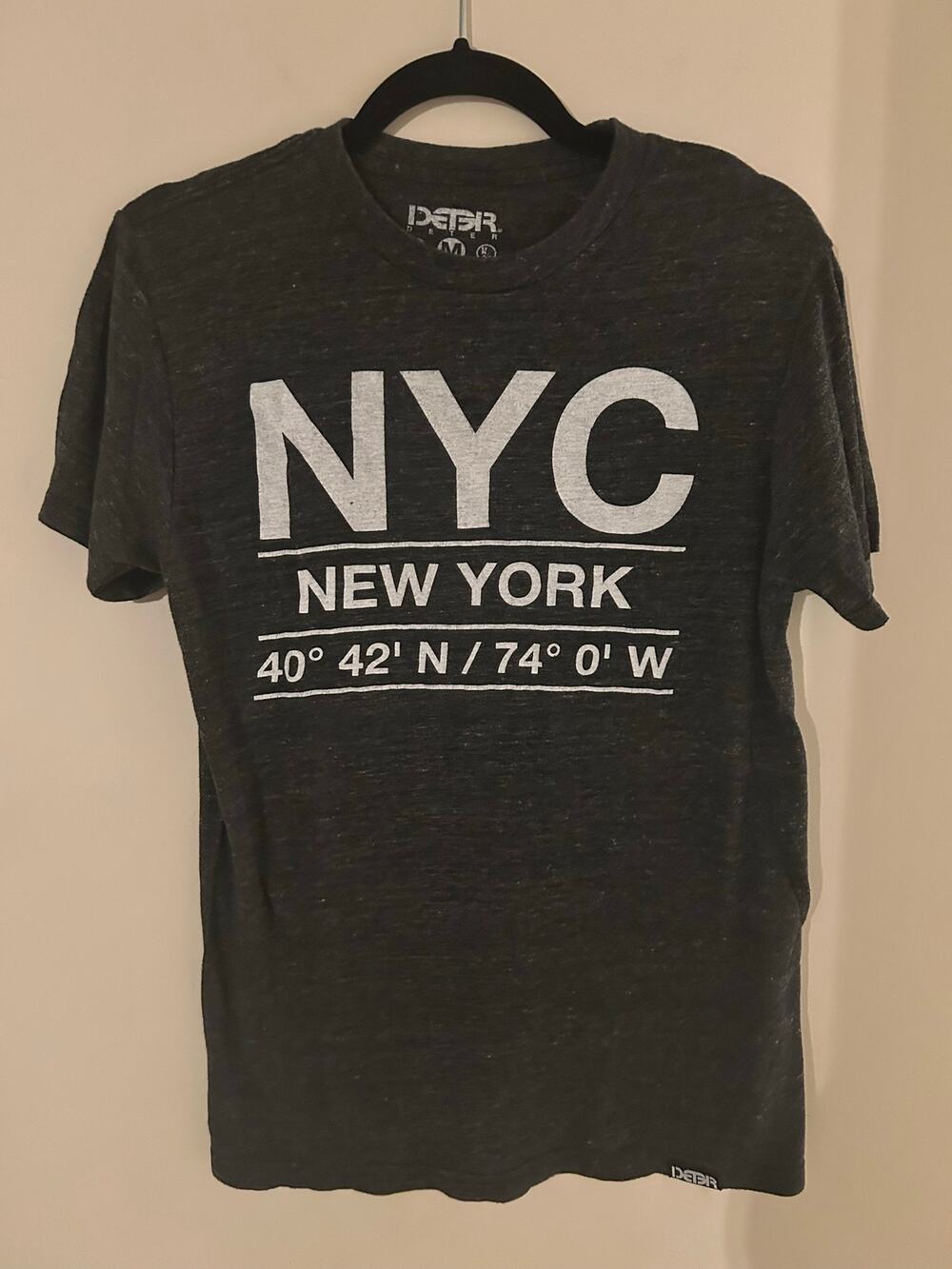Deter Clothing Men Med NYC New York GPS Coordinates Graphic Tee Gray Streetwear